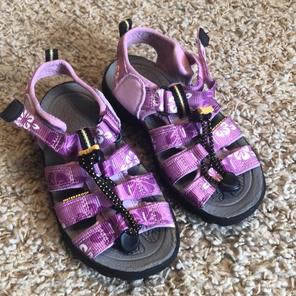 girls waterproof sandals